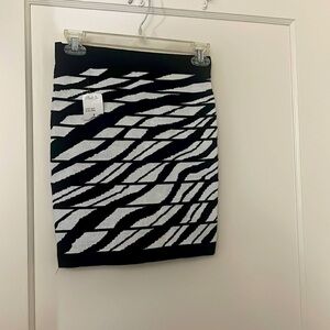 NWT forever 21 black and white tight skirt size: S